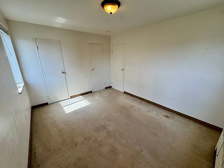 816 Perry Highway — Photo 15
