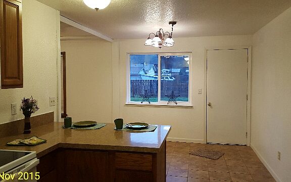4th image of 1520 Windsor Ave