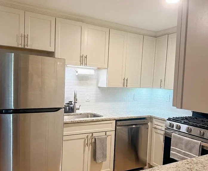 275 Chelsea St #3 — Photo 3