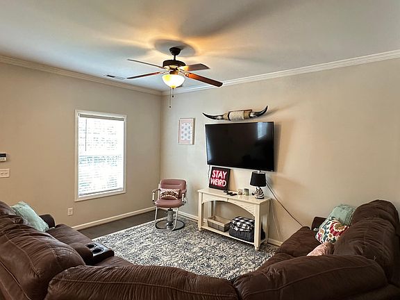 3rd image of 970 Magnolia Ct