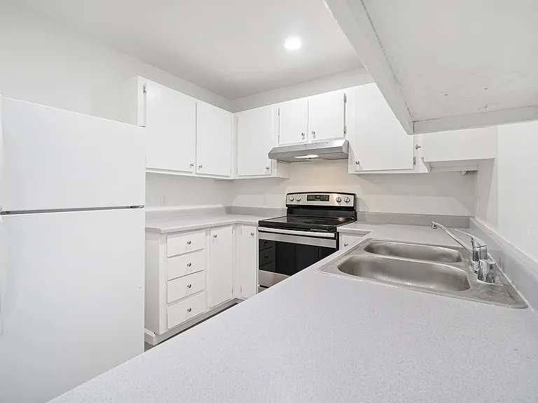 2085 Highview Ct — Photo 8