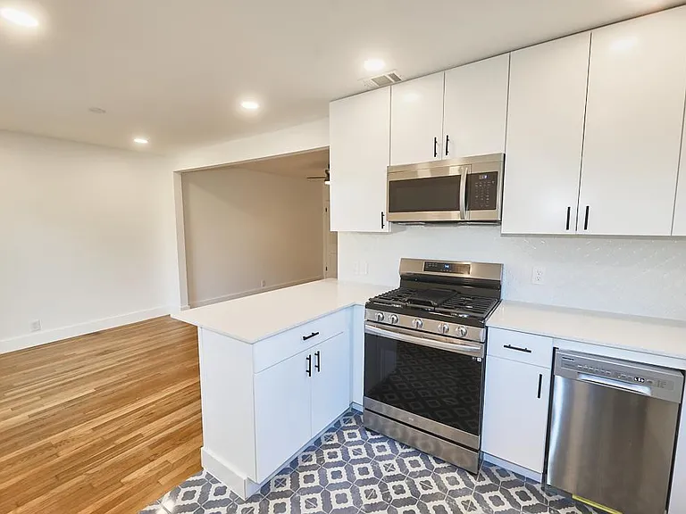 3300 Tom Green St #5 — Photo 4