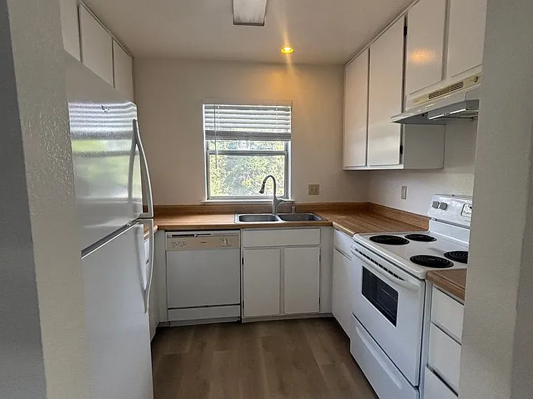 796-810 Villa Ave — Photo 1