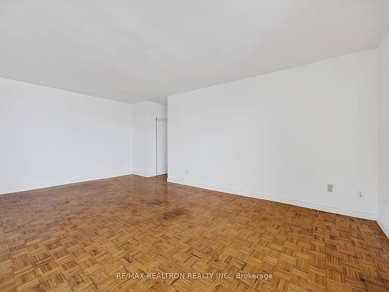275 Wentworth St W #217 — Photo 8