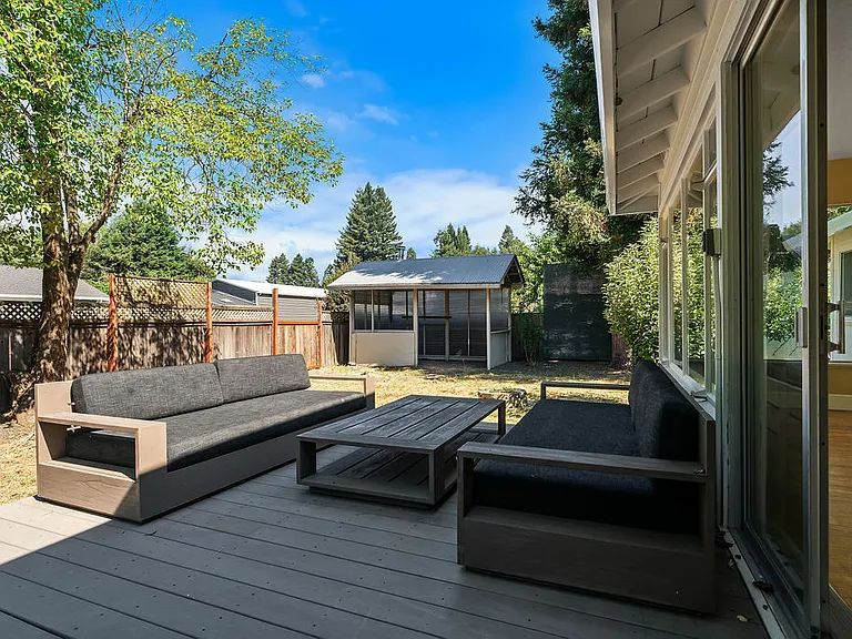 13805 Village Ave — Photo 30