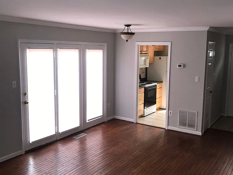1128 N Stafford St — Photo 8