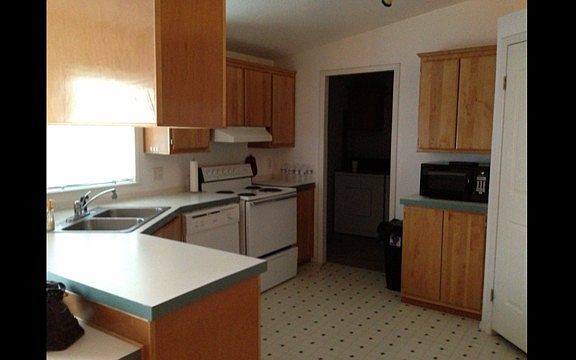 2nd image of 370 Willow Dr #85
