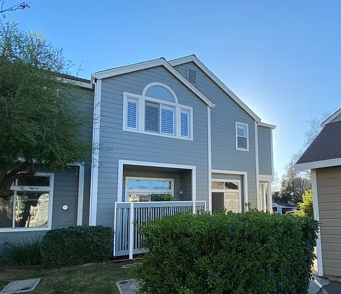 3043 Woods Cir — Photo 1