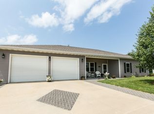 527 Sapphire Cir, Dubuque, IA 52001