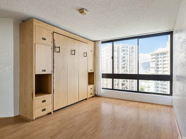 300 Wai Nani Way #I-1006, Honolulu, HI 96815