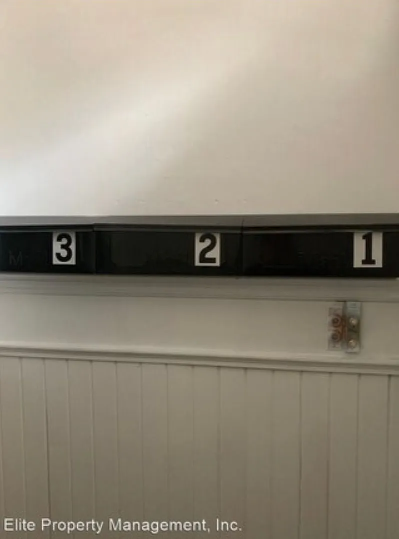 1 Bedroom Apartment Downtown York with Parking — Photo 2