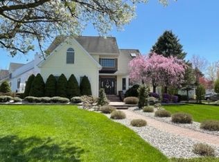 9 Mitchell Ln, Clinton, NJ 08809