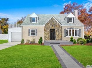 147 E Marshall St, Hempstead, NY 11550