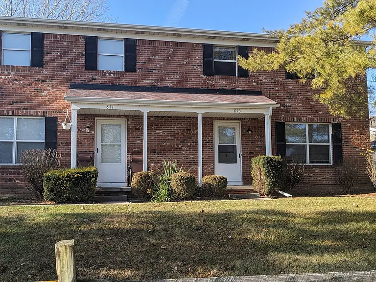 1004 Shadow Ln — Photo 1