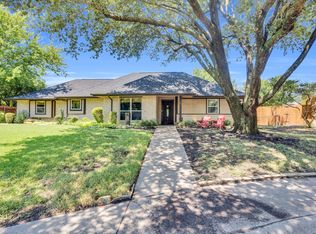105 Buffalo Creek Cir, Waxahachie, TX 75165