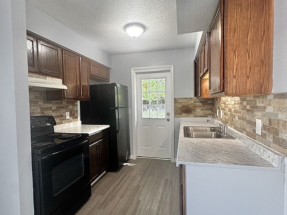 5th image of 2115 Bonneville Dr