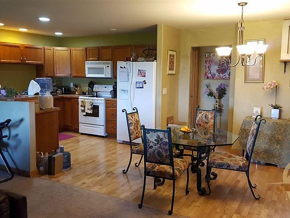 2nd image of 4841 Glenwood Dr #13