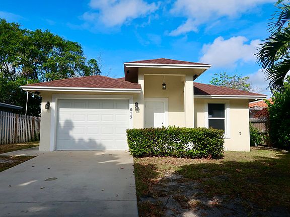 3rd image of 815 Forest Hill Boulevard