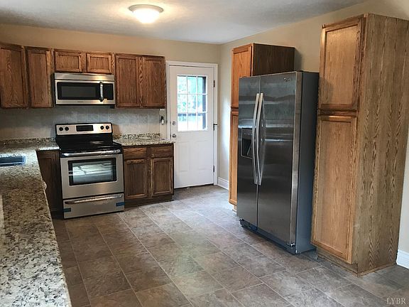 3rd image of 387 Arrowhead Dr