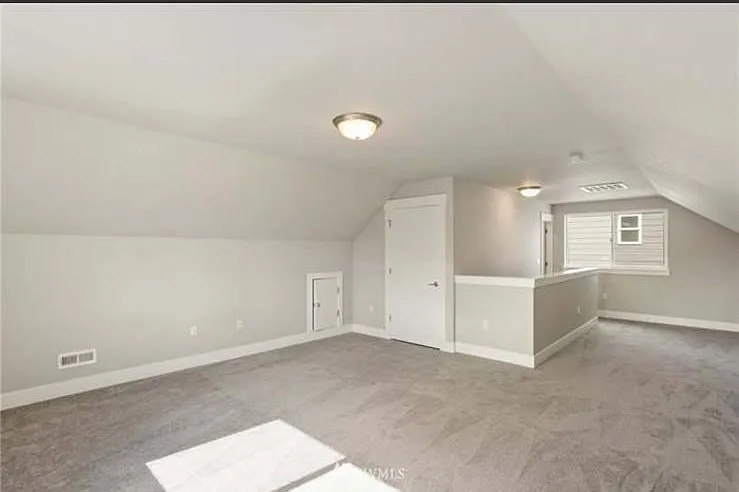 4 bed, 3.5 bath, 2469 sqft, $3,395 — Photo 4