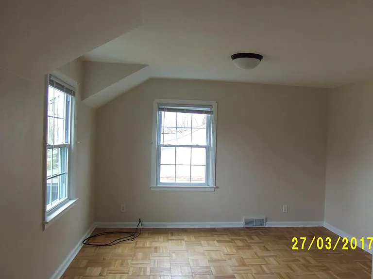 715 W Exchange St — Photo 8