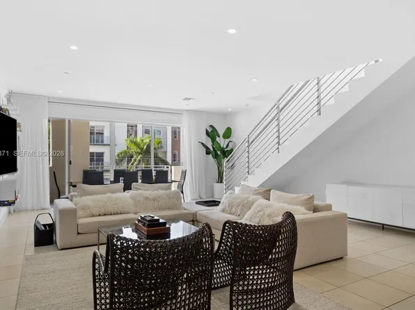 1034 NE 18th Ave #205, Fort Lauderdale, FL 33304