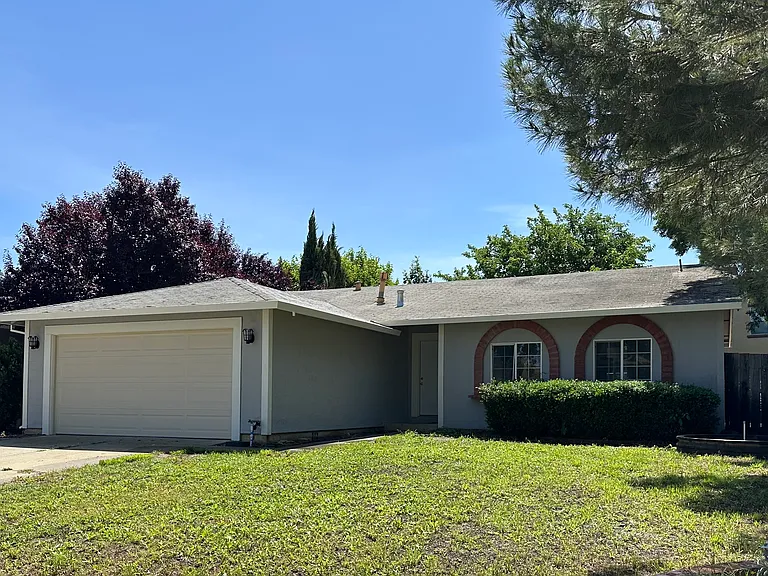 640 Bel Air Way — Photo 1