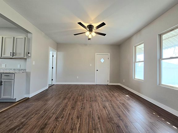 5th image of 804 Main St