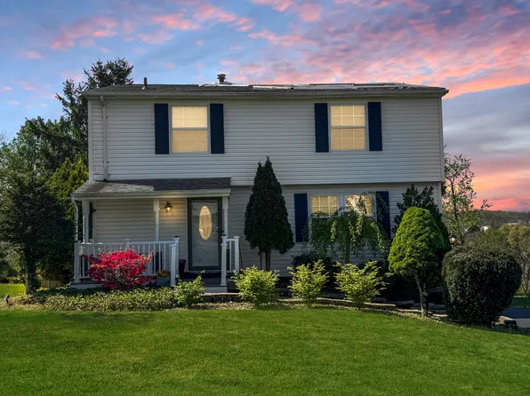 303 Scottsdale Dr, Coraopolis, PA 15108