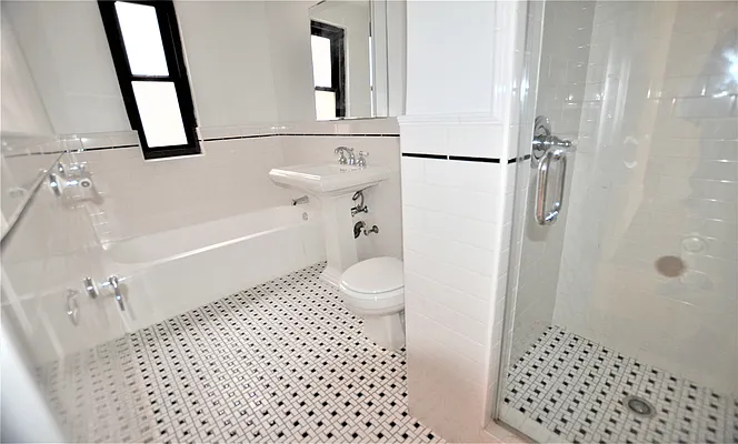 Rented by Manhattan Realty Group | media 20