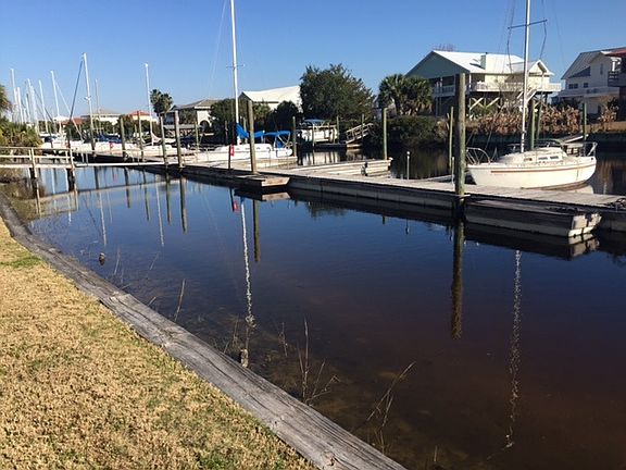 3rd image of 33 Harbour Point Dr