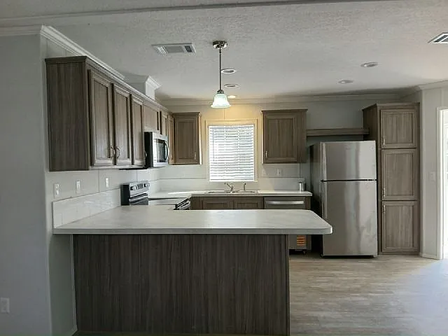 3 bed, 2.0 bath, 1056 sqft, $2,205 — Photo 2