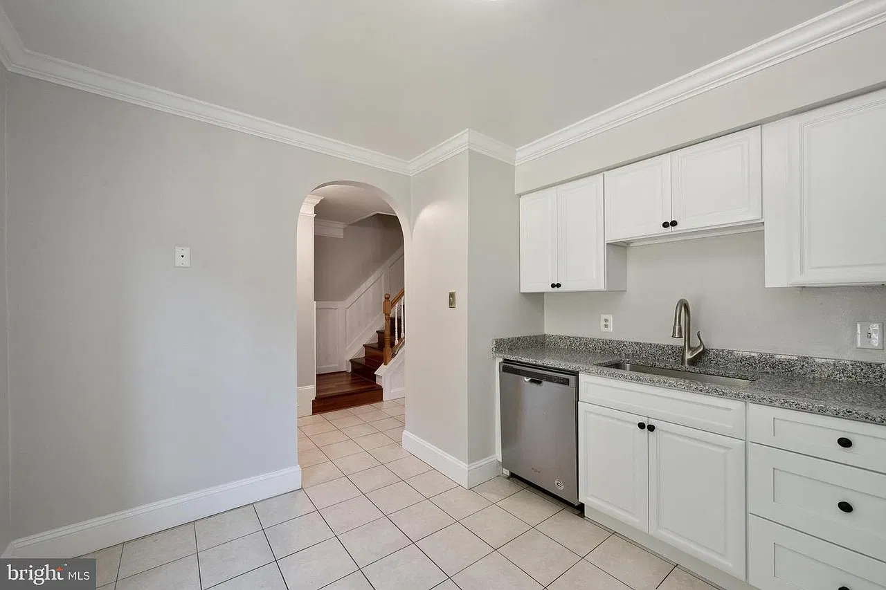 4 bed, 2016 sqft, $3,200 — Photo 2