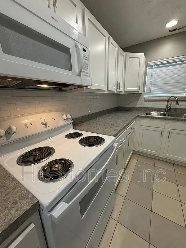 3 bed, 2.0 bath, 1188 sqft, $1,975 — Photo 4
