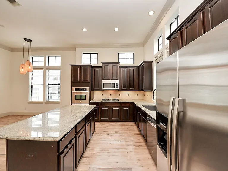 3229 Maxroy St — Photo 23