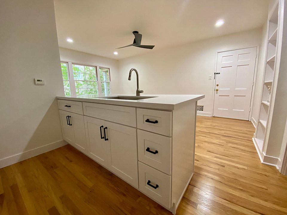 Kitchen Island Prep Area