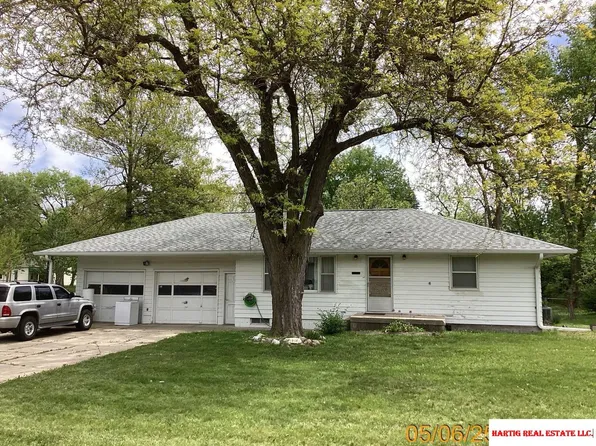 214 N 13th St, Wymore, NE 68466