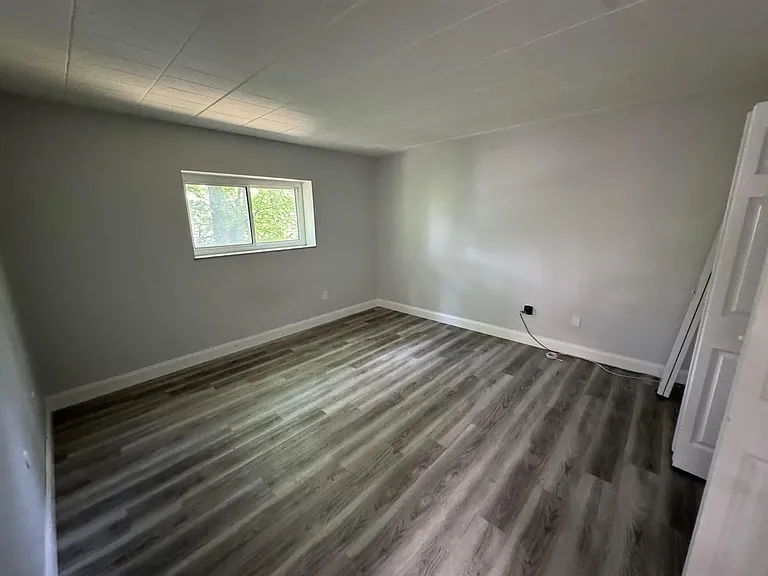 906 Erdner Ave — Photo 8