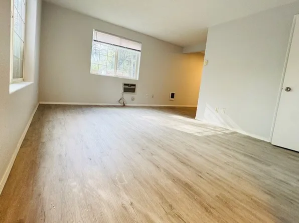 4556 NE 119th Ave APT 9, Portland, OR 97220