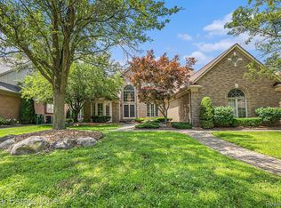 46651 Springwood Dr, Macomb, MI 48044