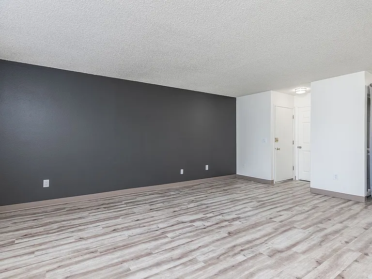 Hood Manor Apartments — Photo 30