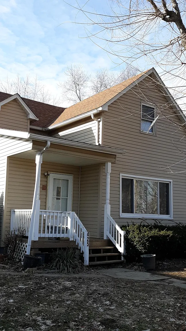 425 Sycamore St photo 1