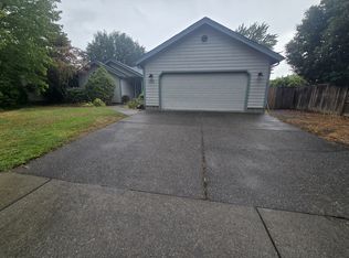 1875 SW Topaz Ln, Grants Pass, OR 97526