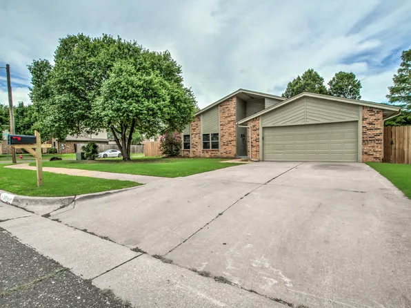 2809 Countrywood Ln, Edmond, OK 73012