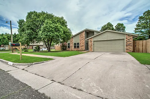2809 Countrywood Ln Photo 1