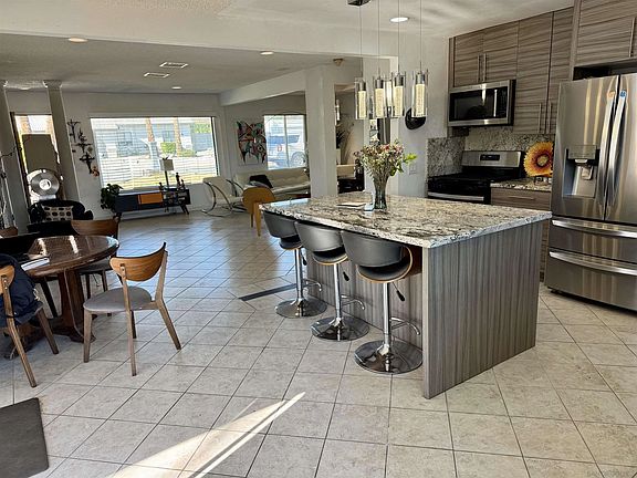 4th image of 2940 N Cypress Rd