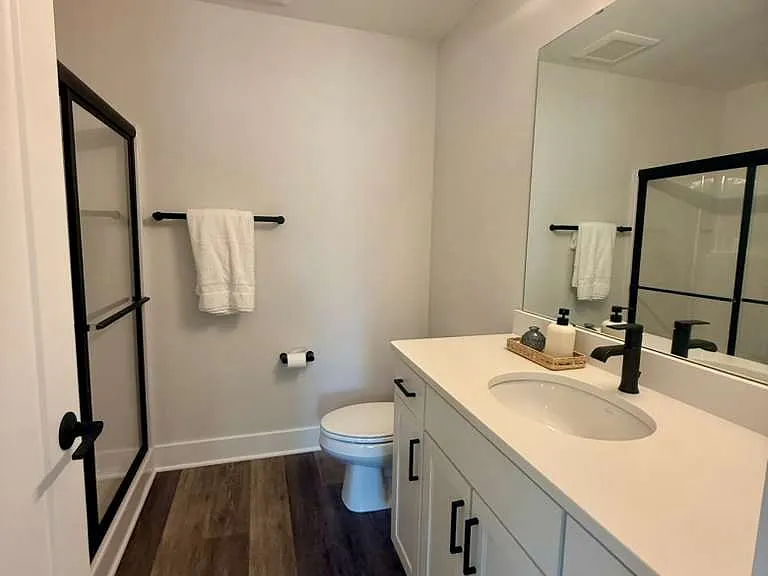 1495 Superior Ave — Photo 7