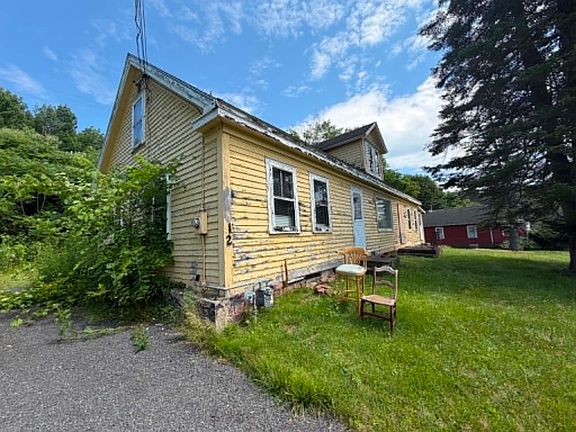 4th image of 842 Church St