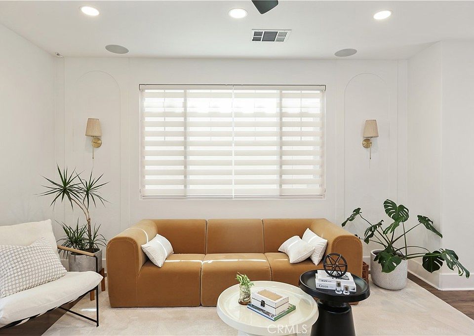 1st image of 793 Banyan Way