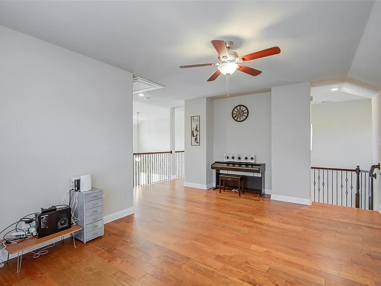 12902 Oak Falls Dr — Photo 36